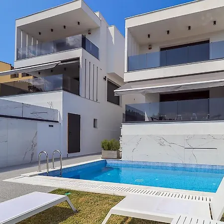 Maximus Luxury Villa